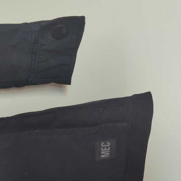 MEC Gore-tex Monsoon Raincoat - Picture 4 of 6